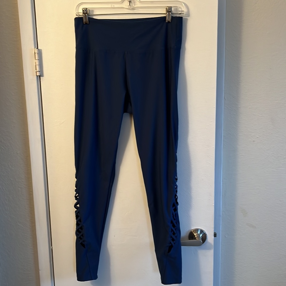 Bundle Of Exercise Leggings. Size Large. - image 4